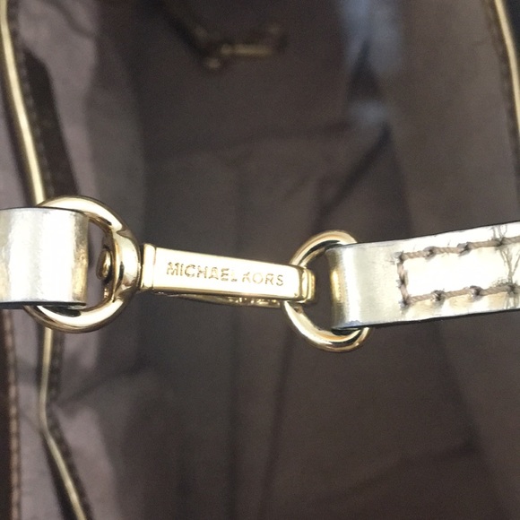 Michael Kors Flower Perforated Tote Gold - Picture 6 of 16